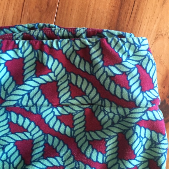 -9 Lularoe Tall & Curvy Leggings - Picture 3 of 8